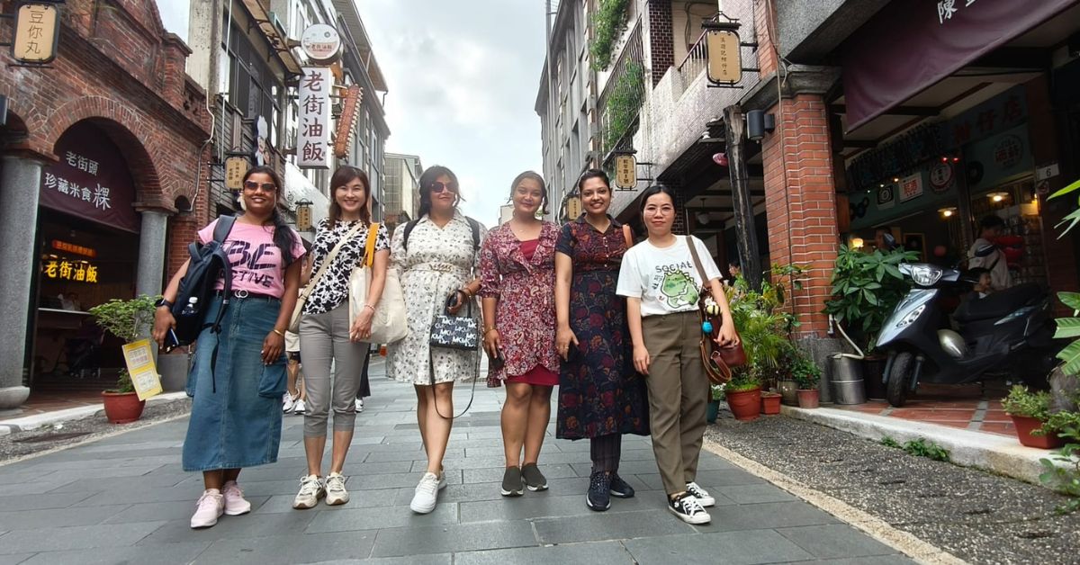 Members of Adamas University Exploring the Culture of Taiwan at Yuan Ze University